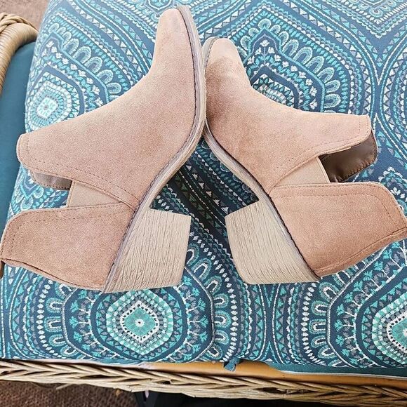 Pierre Dumas Suede Tan Ankle Boots Size 8 - Picture 8 of 10